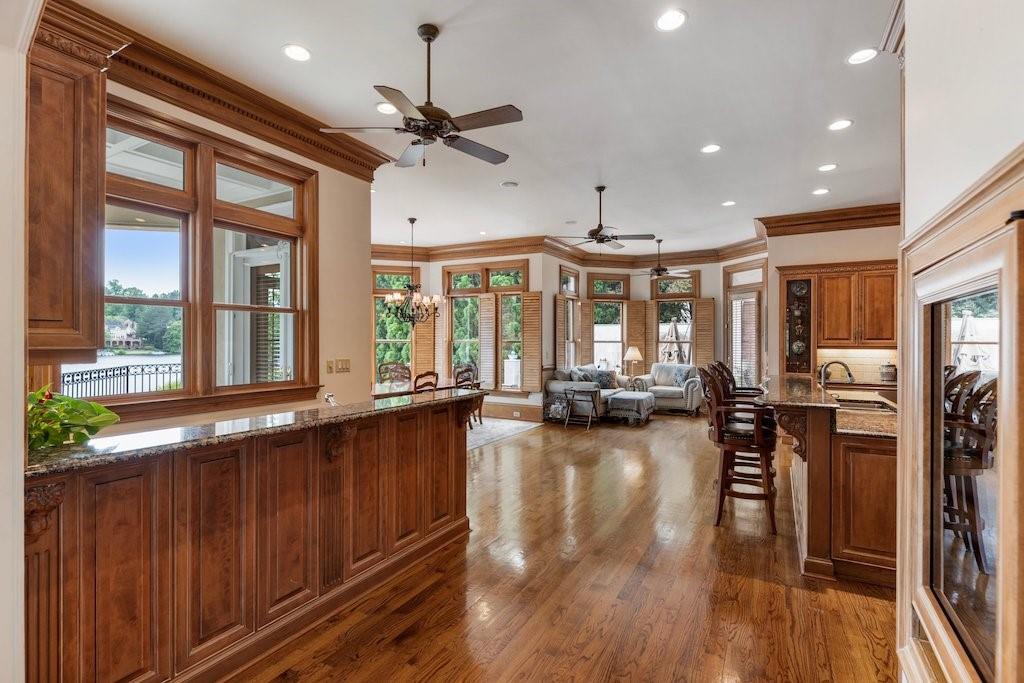 1075 Carnoustie Ln Alpharetta, GA 30005 1075 Carnoustie Ln Alpharetta, GA 30005