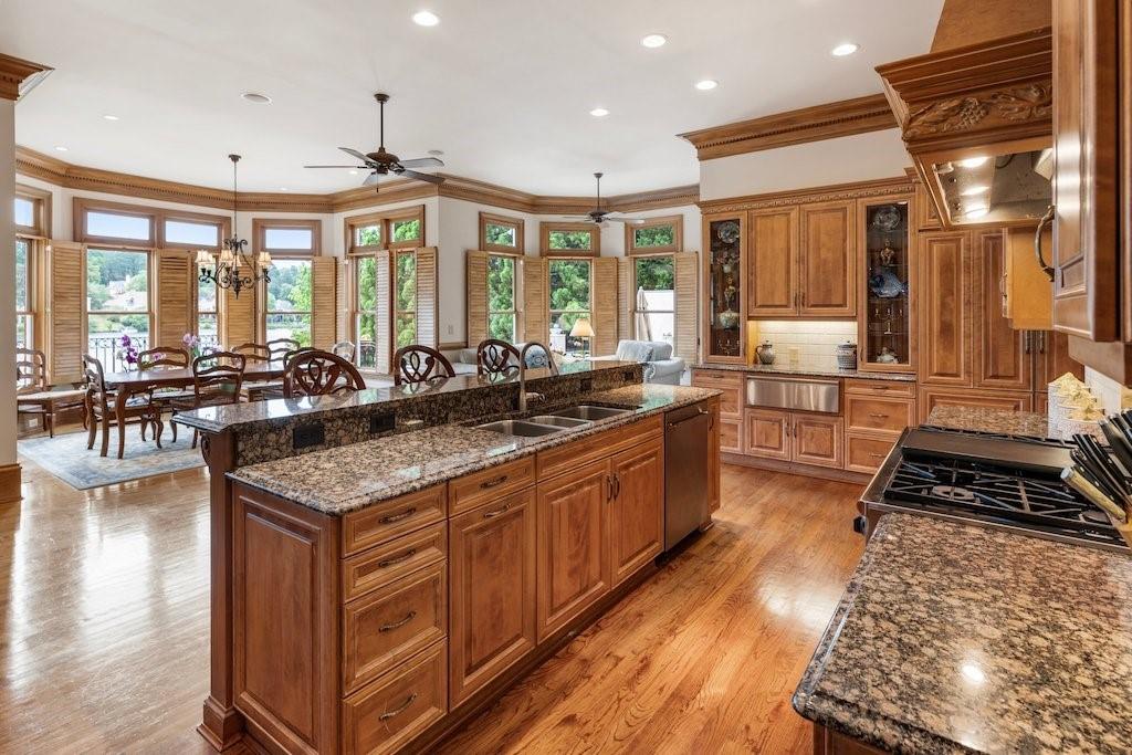 1075 Carnoustie Ln Alpharetta, GA 30005 1075 Carnoustie Ln Alpharetta, GA 30005