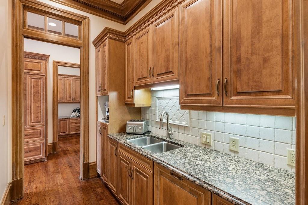 1075 Carnoustie Ln Alpharetta, GA 30005 1075 Carnoustie Ln Alpharetta, GA 30005