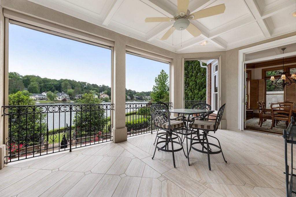 1075 Carnoustie Ln Alpharetta, GA 30005 1075 Carnoustie Ln Alpharetta, GA 30005