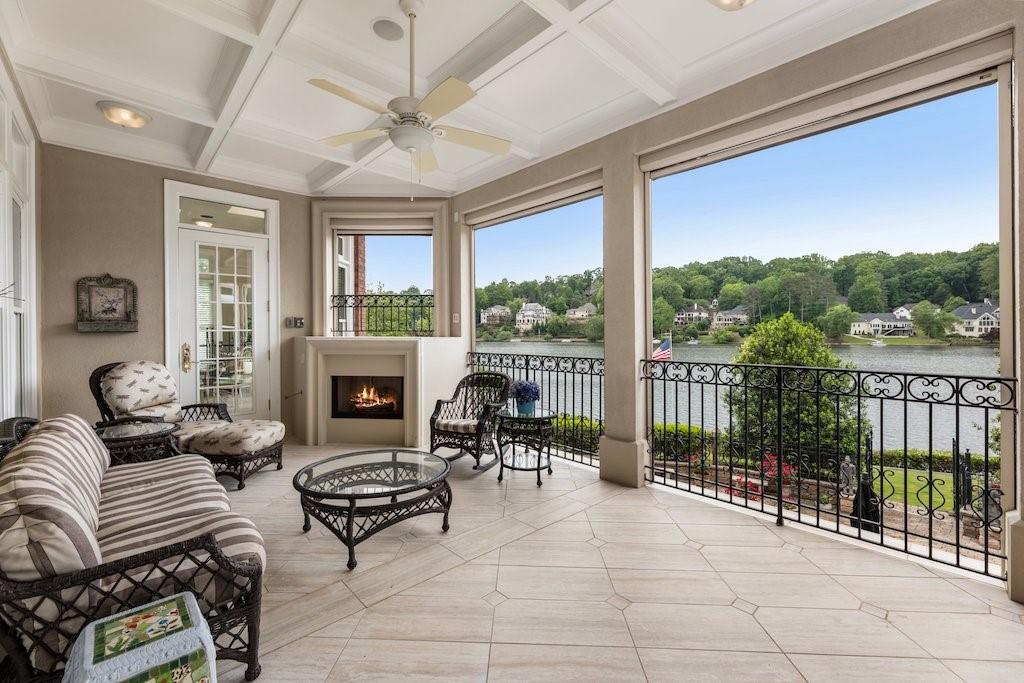 1075 Carnoustie Ln Alpharetta, GA 30005 1075 Carnoustie Ln Alpharetta, GA 30005