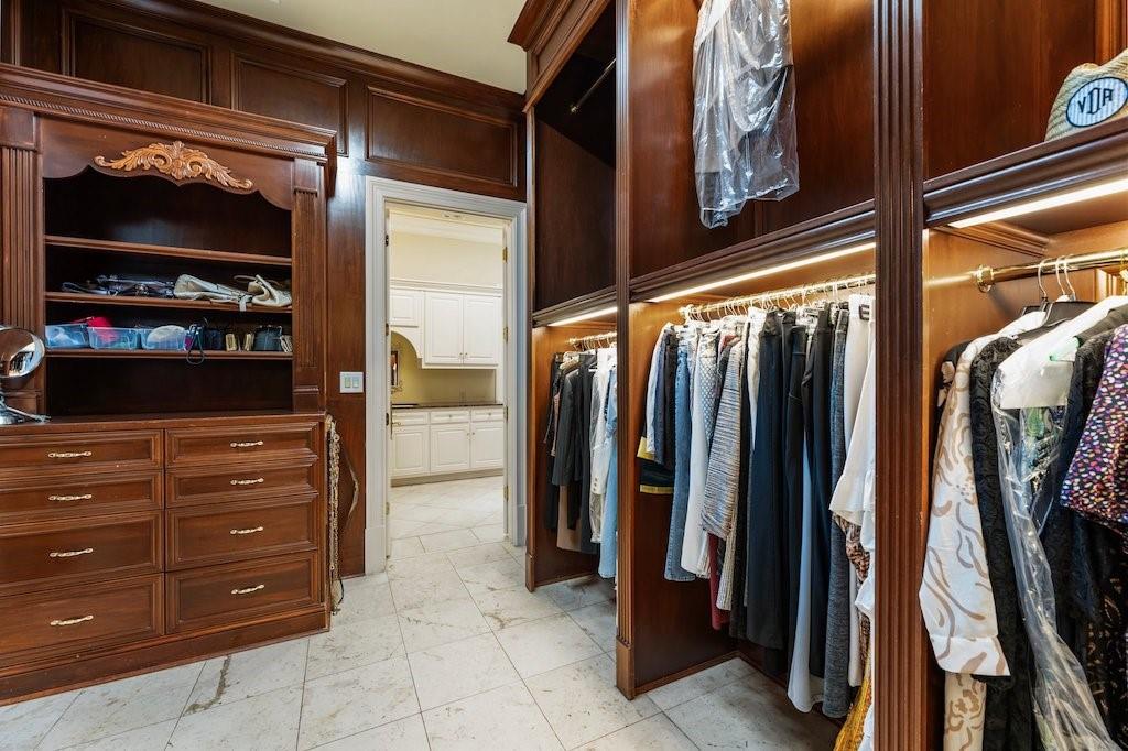 1075 Carnoustie Ln Alpharetta, GA 30005 1075 Carnoustie Ln Alpharetta, GA 30005