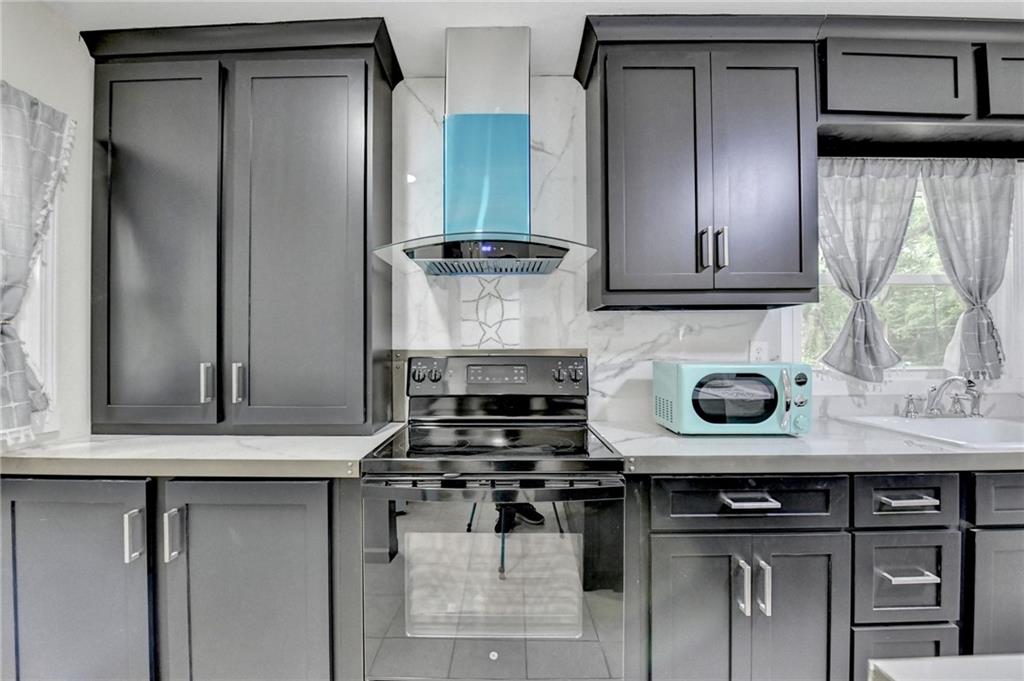 6654 Old Covington Rd Lithonia, GA 30058