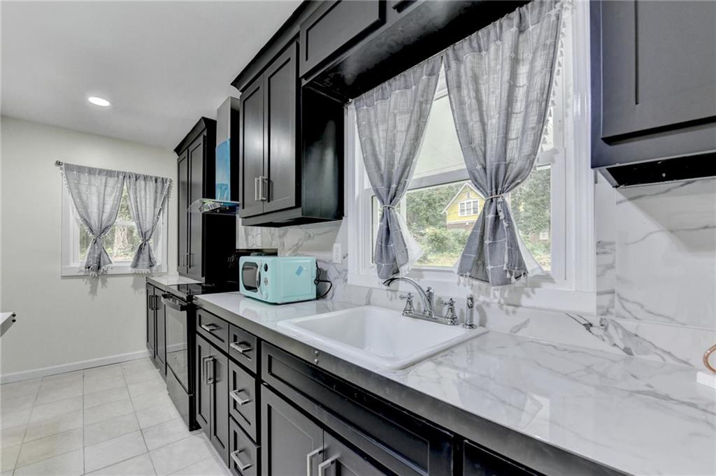 6654 Old Covington Rd Lithonia, GA 30058