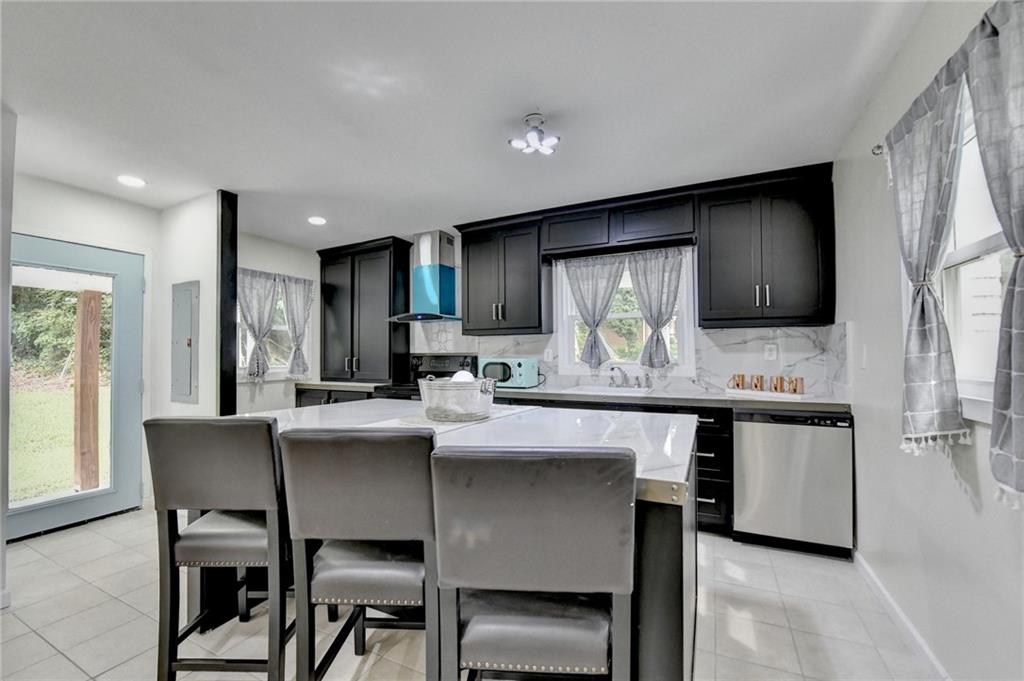 6654 Old Covington Rd Lithonia, GA 30058