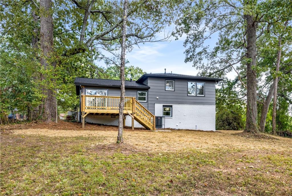 1483 Town Country Dr Atlanta, GA 30316